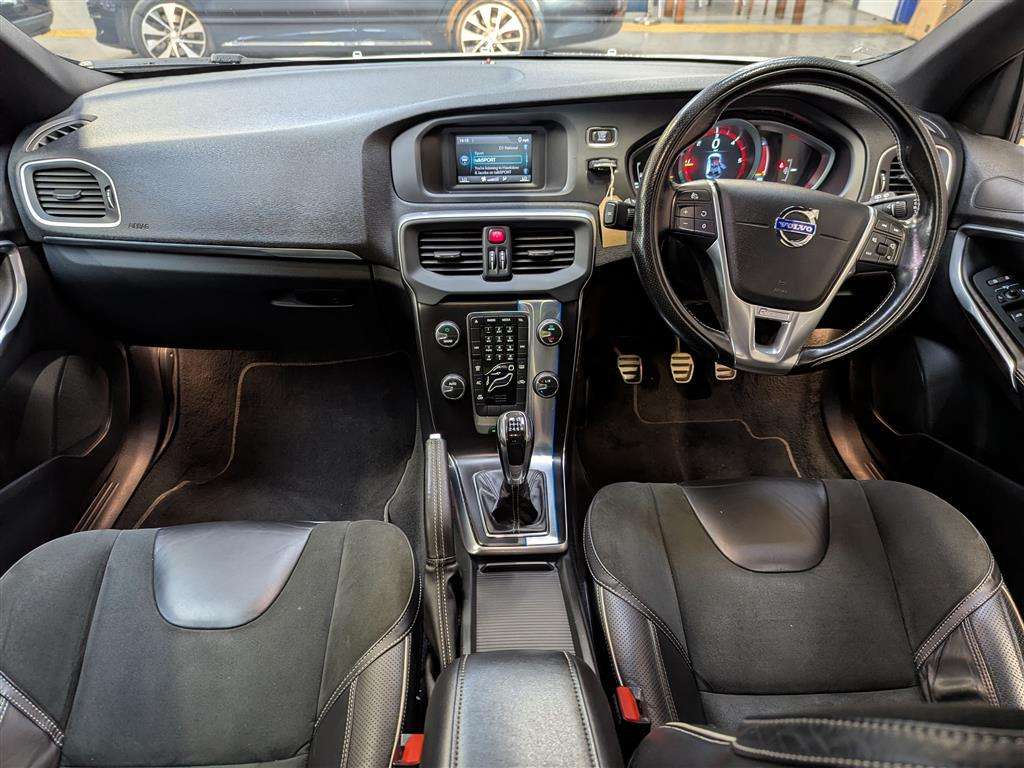 <p>2015 VOLVO V40 R-DESIGN D4</p>