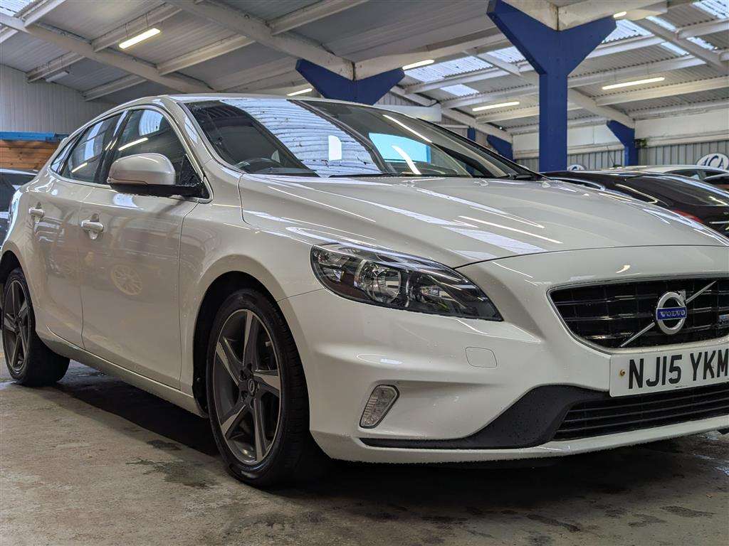 <p>2015 VOLVO V40 R-DESIGN D4</p>