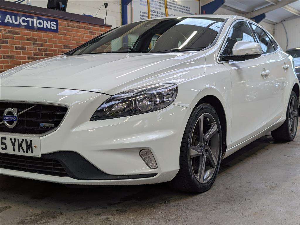 <p>2015 VOLVO V40 R-DESIGN D4</p>