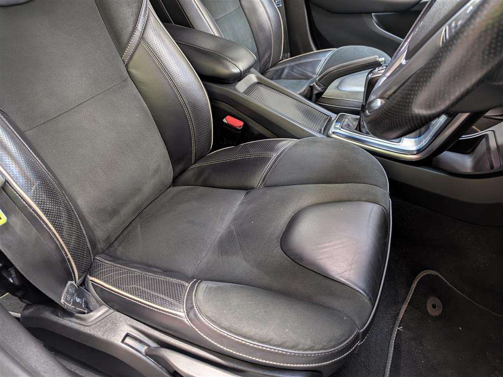 <p>2015 VOLVO V40 R-DESIGN D4</p>