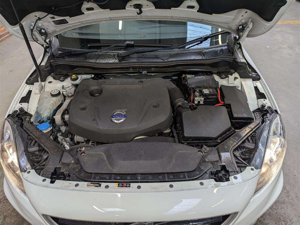 <p>2015 VOLVO V40 R-DESIGN D4</p>