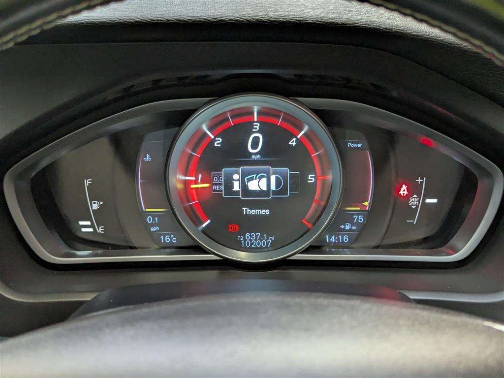 <p>2015 VOLVO V40 R-DESIGN D4</p>