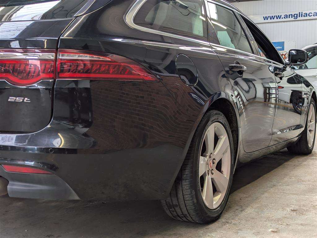 <p>2018 JAGUAR XF PORTFOLIO AUTO</p>