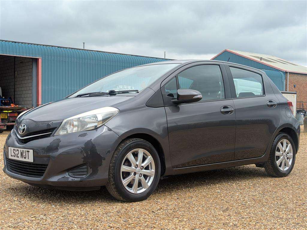 <p>2012 TOYOTA YARIS TR VVT-I CVT</p>