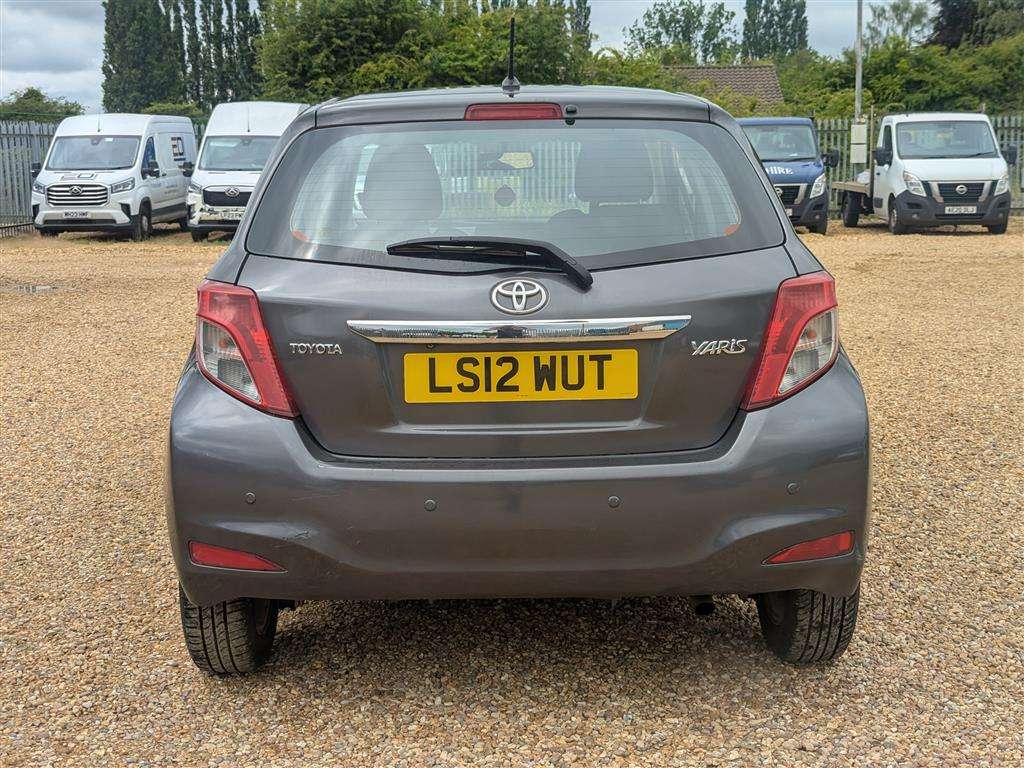 <p>2012 TOYOTA YARIS TR VVT-I CVT</p>