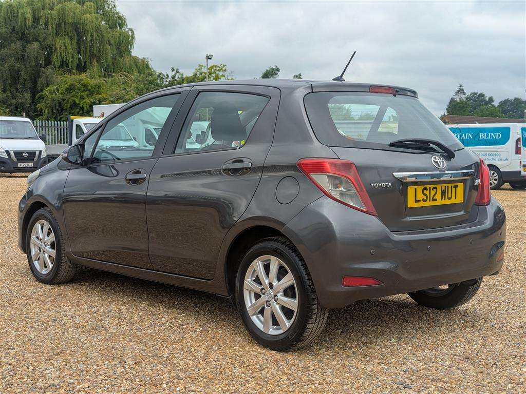 <p>2012 TOYOTA YARIS TR VVT-I CVT</p>