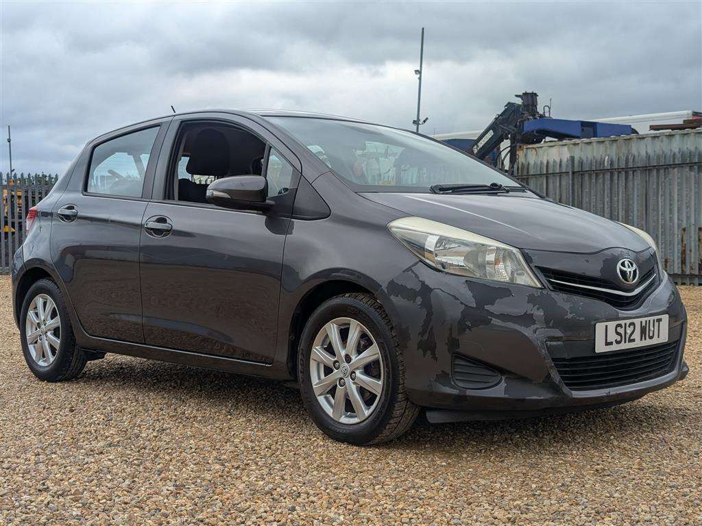 <p>2012 TOYOTA YARIS TR VVT-I CVT</p>