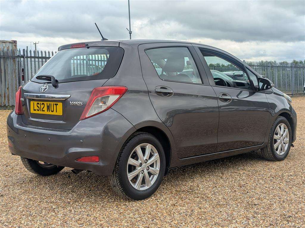 <p>2012 TOYOTA YARIS TR VVT-I CVT</p>