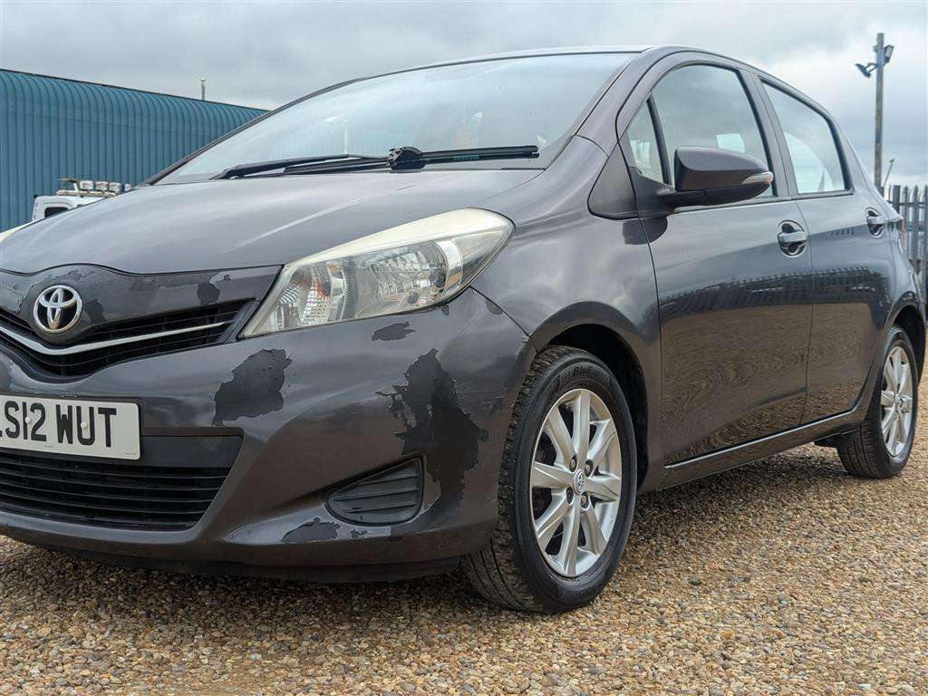 <p>2012 TOYOTA YARIS TR VVT-I CVT</p>