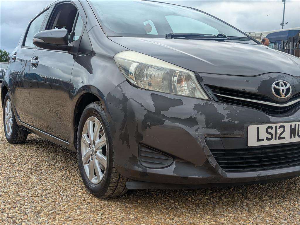 <p>2012 TOYOTA YARIS TR VVT-I CVT</p>