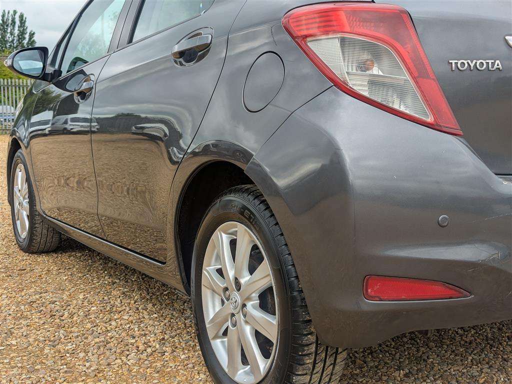 <p>2012 TOYOTA YARIS TR VVT-I CVT</p>