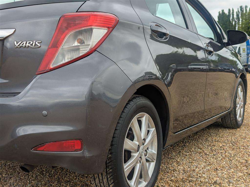 <p>2012 TOYOTA YARIS TR VVT-I CVT</p>