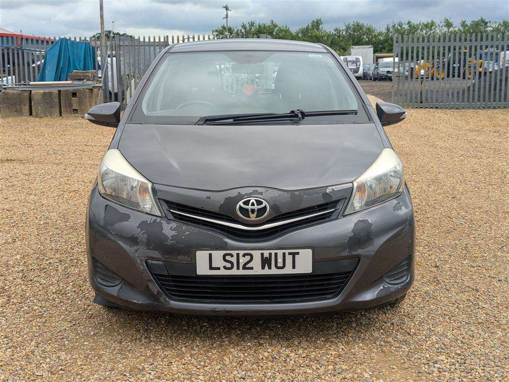 <p>2012 TOYOTA YARIS TR VVT-I CVT</p>