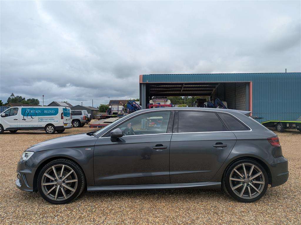<p>2013 AUDI A3 S LINE TFSI S-A</p>