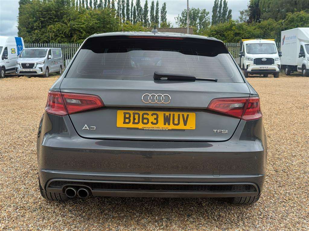 <p>2013 AUDI A3 S LINE TFSI S-A</p>