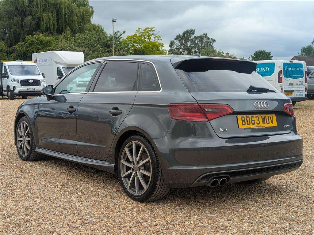 <p>2013 AUDI A3 S LINE TFSI S-A</p>
