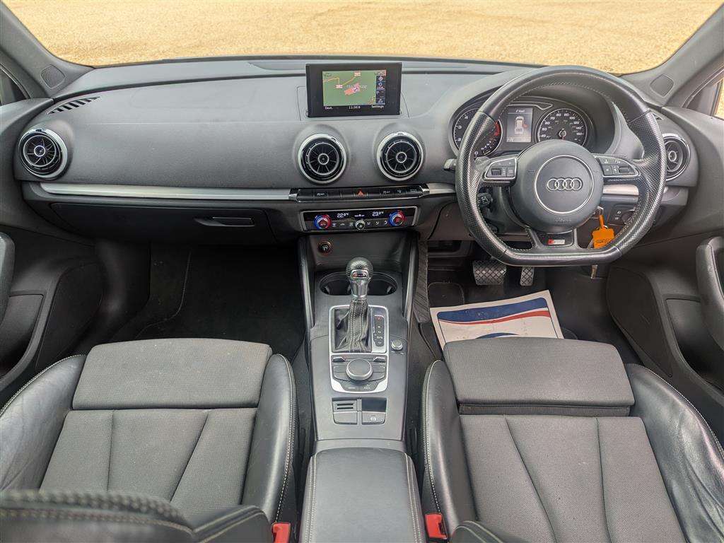 <p>2013 AUDI A3 S LINE TFSI S-A</p>