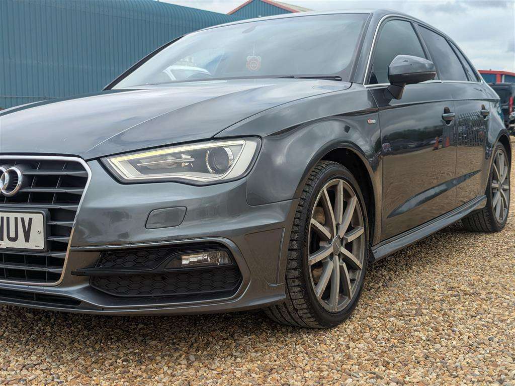 <p>2013 AUDI A3 S LINE TFSI S-A</p>
