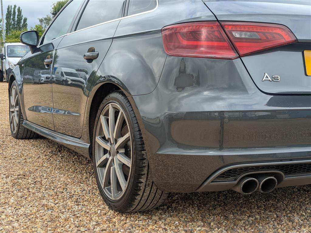 <p>2013 AUDI A3 S LINE TFSI S-A</p>