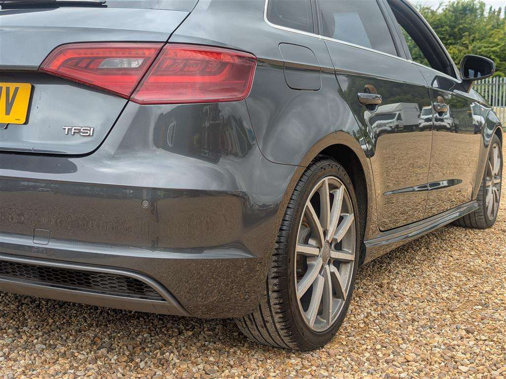 <p>2013 AUDI A3 S LINE TFSI S-A</p>