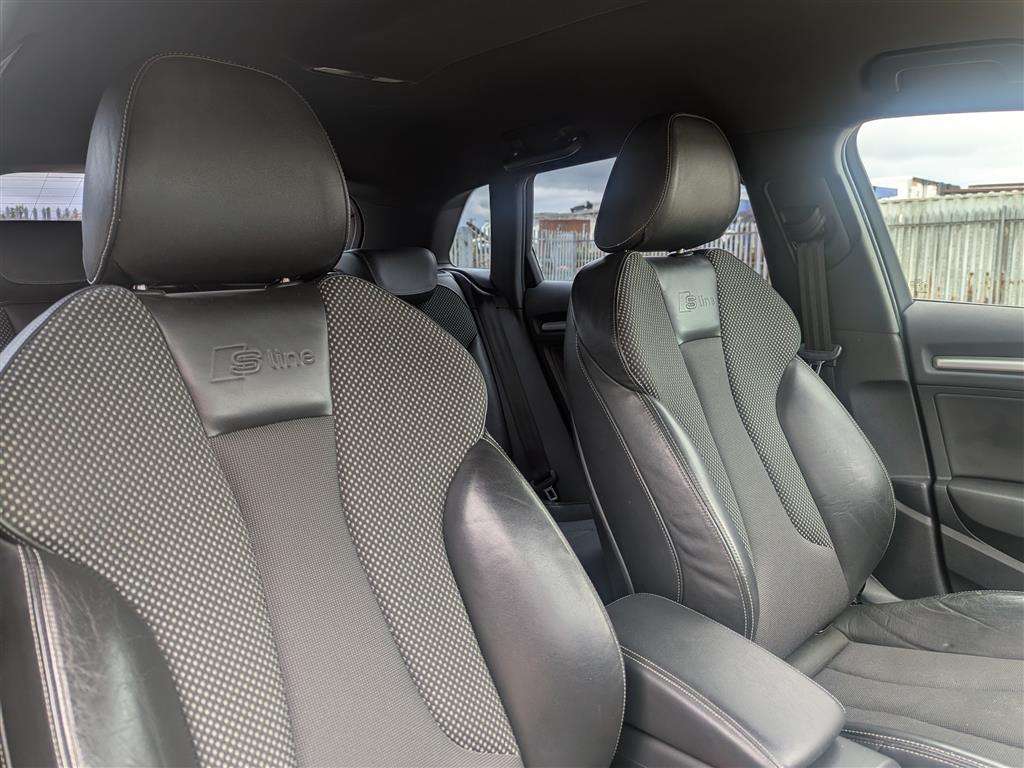 <p>2013 AUDI A3 S LINE TFSI S-A</p>