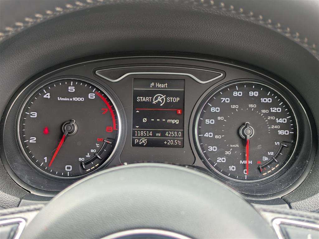 <p>2013 AUDI A3 S LINE TFSI S-A</p>