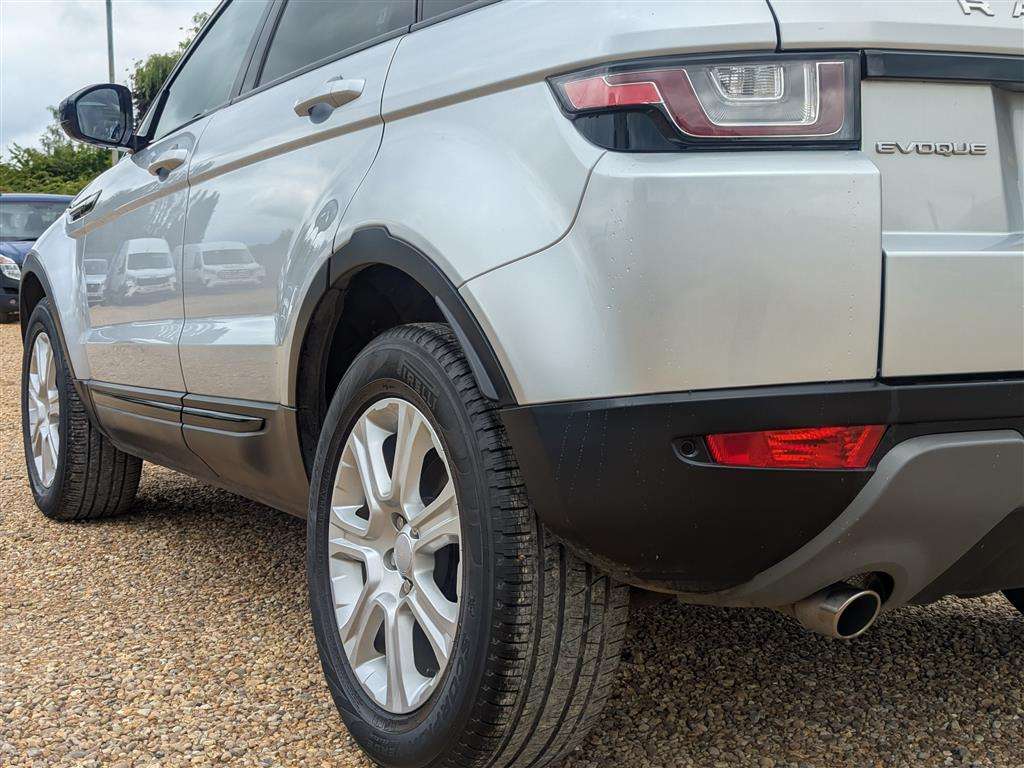 <p>2018 LAND ROVER R ROVER EVOQUE SE TECH TD</p>