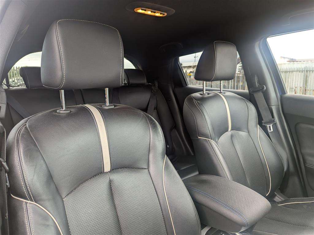 <p>2015 NISSAN JUKE TEKNA DCI</p>