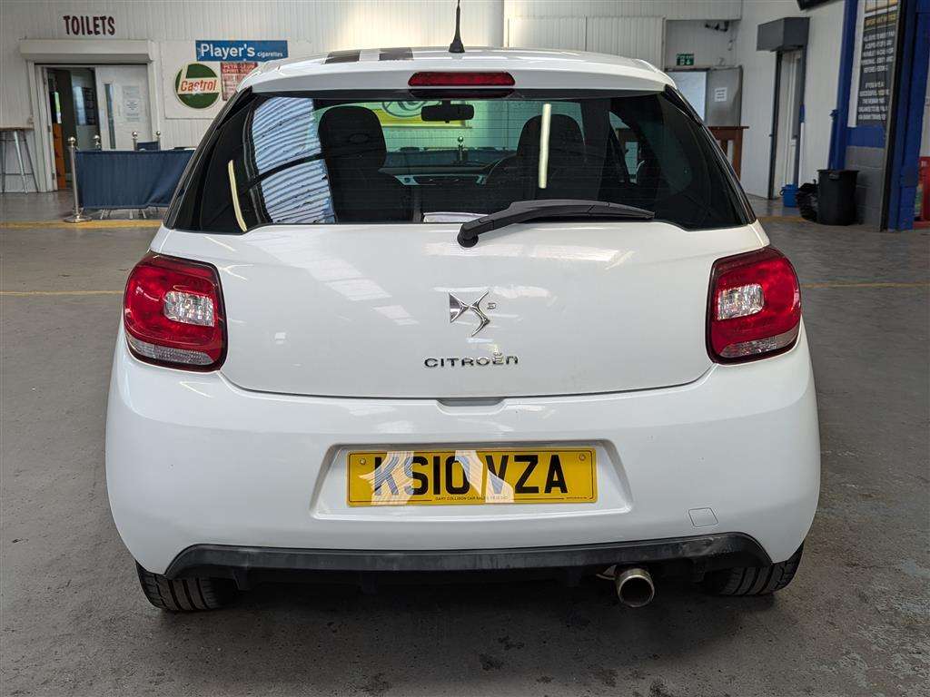 <p>2010 CITROEN DS3 BLACK & WHITE</p>