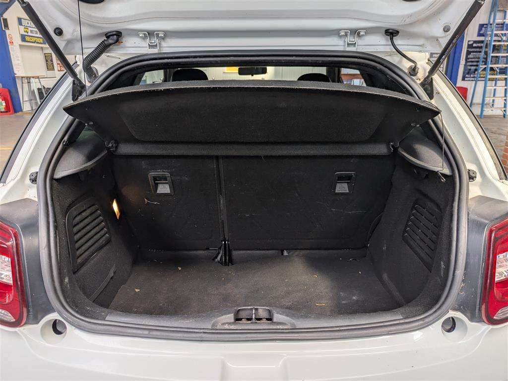 <p>2010 CITROEN DS3 BLACK & WHITE</p>