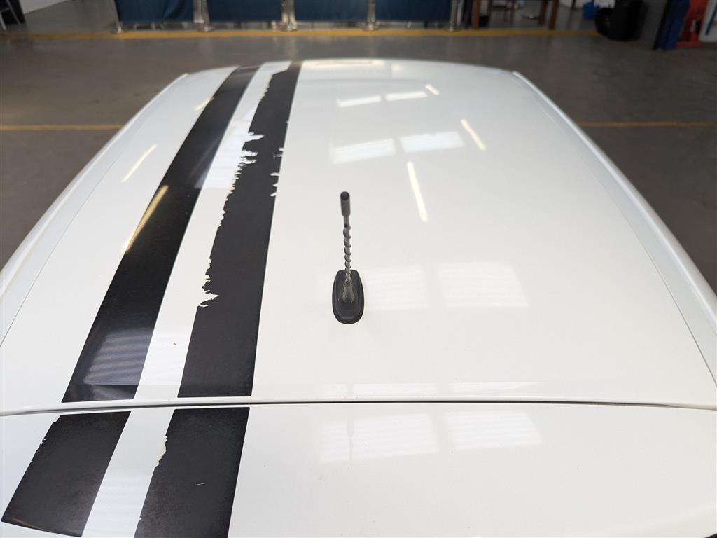 <p>2010 CITROEN DS3 BLACK & WHITE</p>