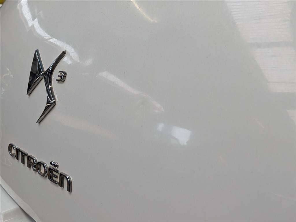 <p>2010 CITROEN DS3 BLACK & WHITE</p>