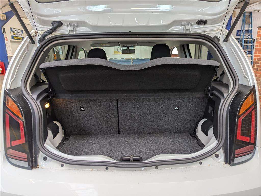 <p>2020 VOLKSWAGEN MOVE UP</p>
