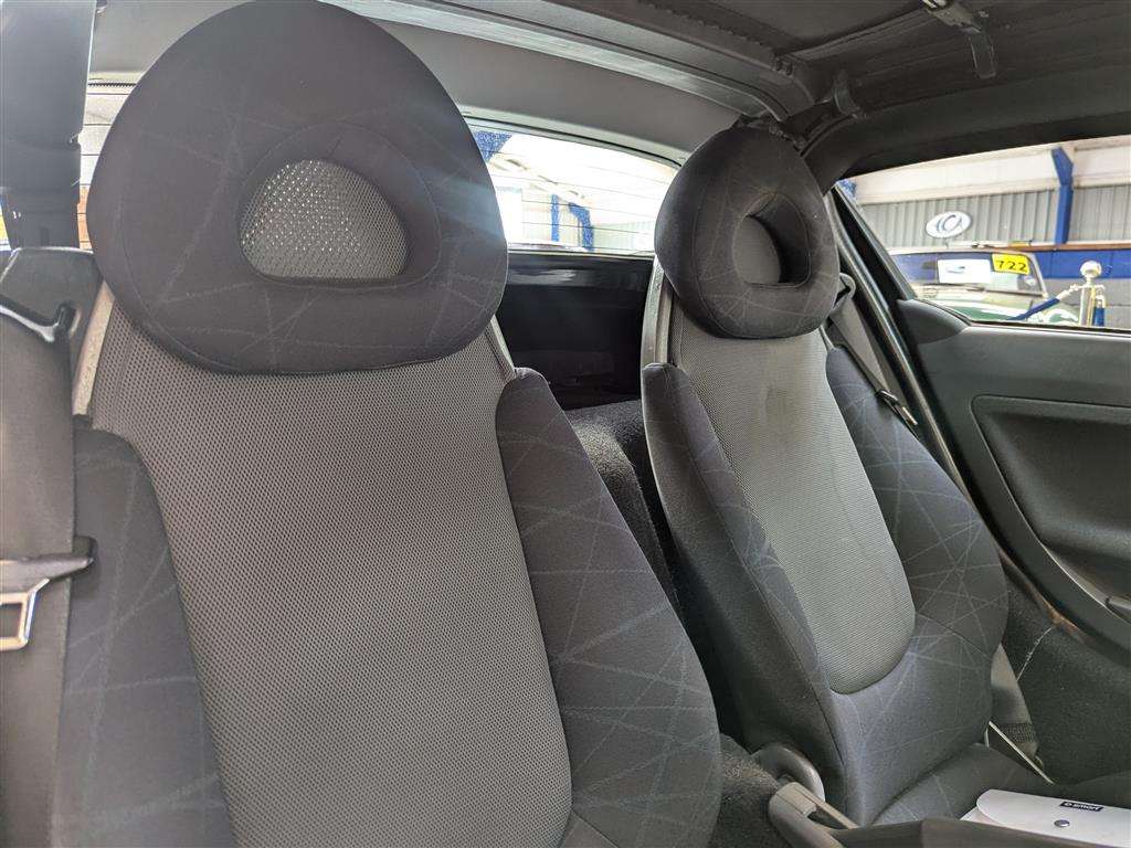 <p>2006 SMART ROADSTER 80 AUTO(RHD)</p>