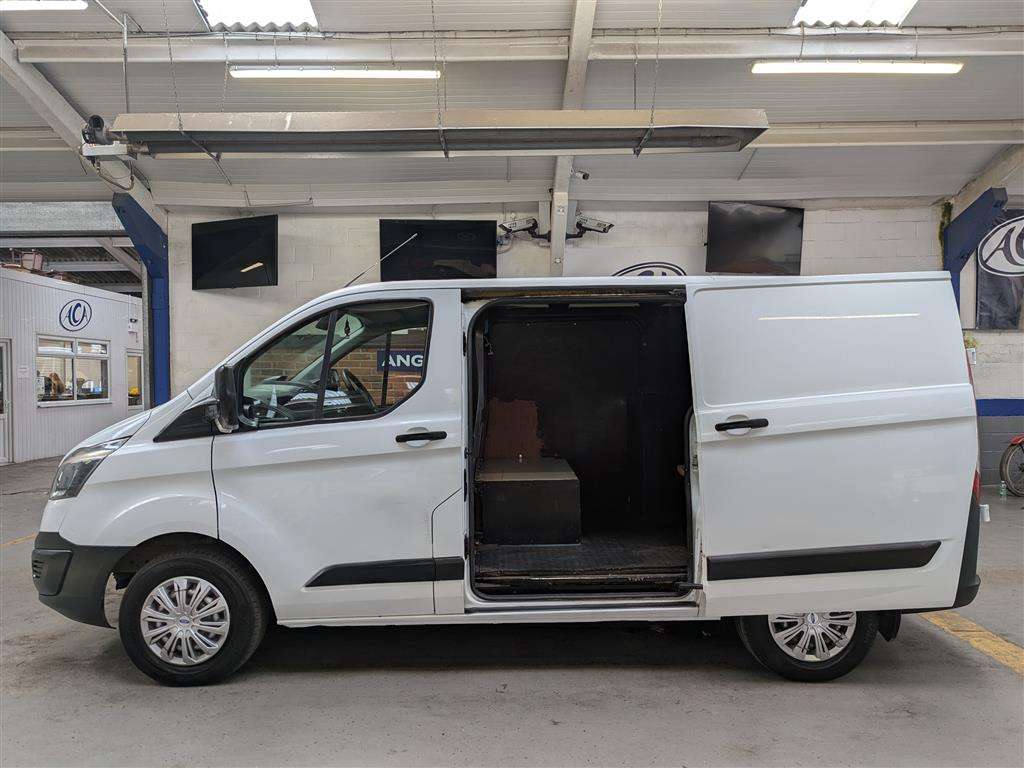 <p>2015 FORD TRANSIT CUSTOM 290 ECO-TE</p>