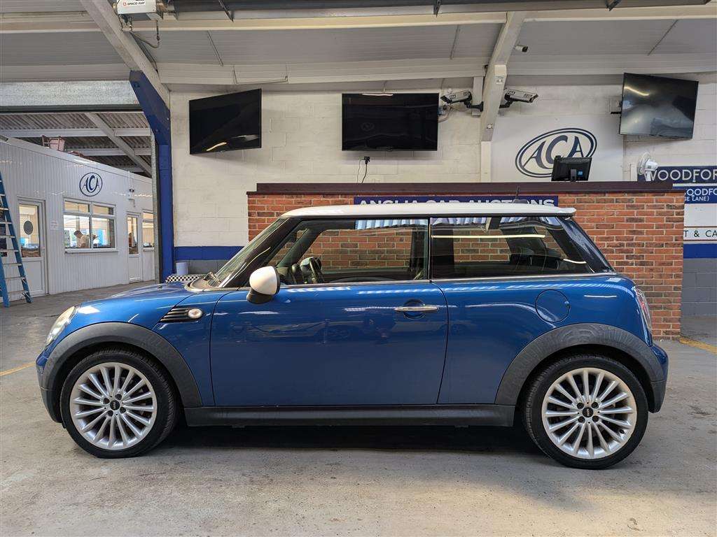 <p>2007 MINI COOPER</p>