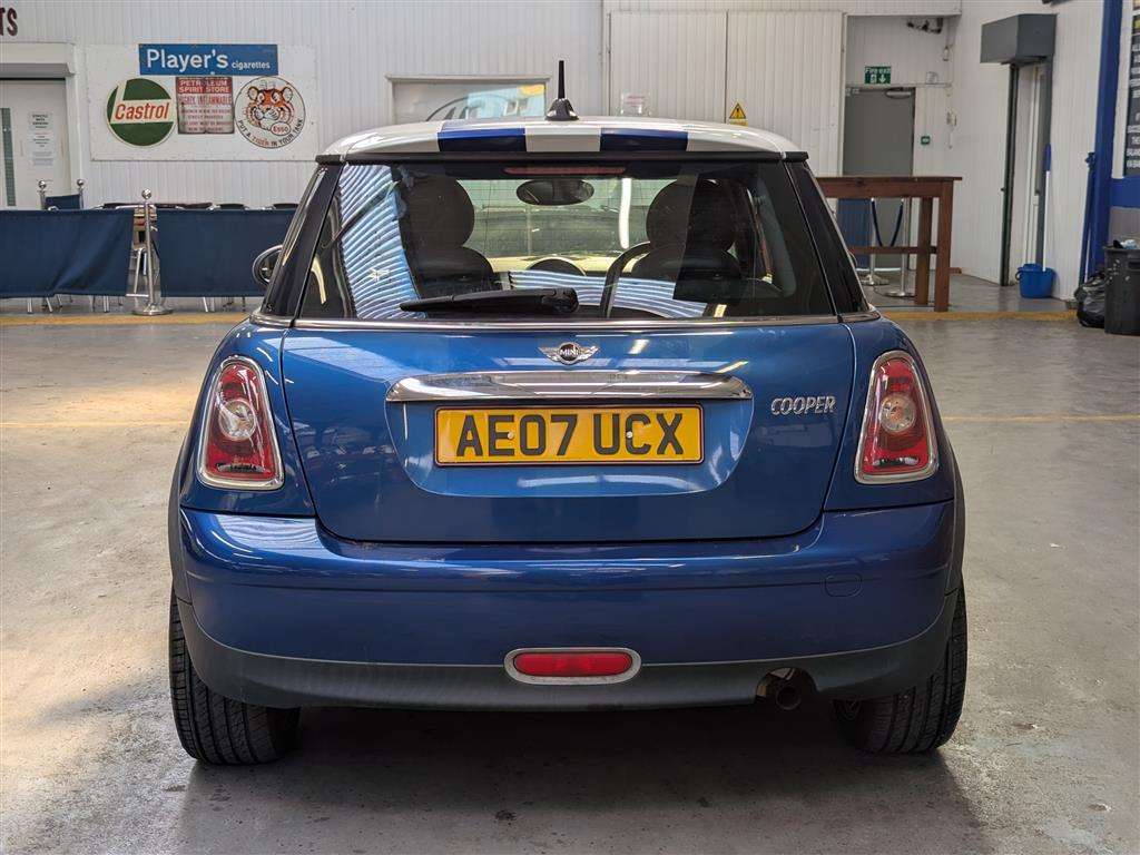 <p>2007 MINI COOPER</p>