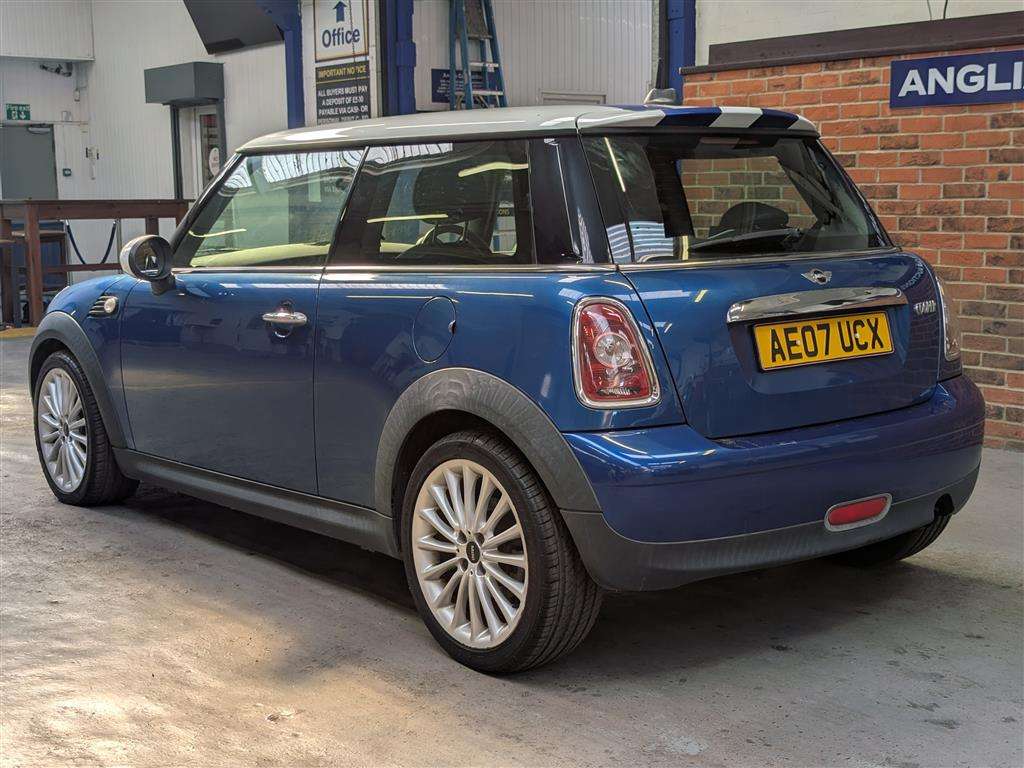 <p>2007 MINI COOPER</p>