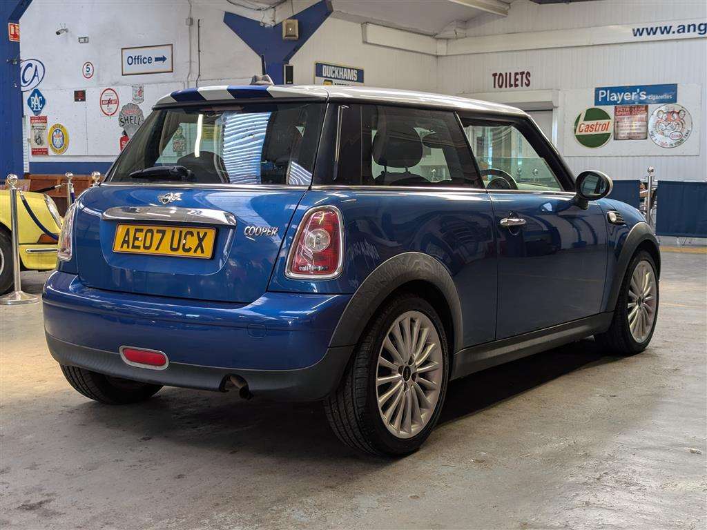 <p>2007 MINI COOPER</p>