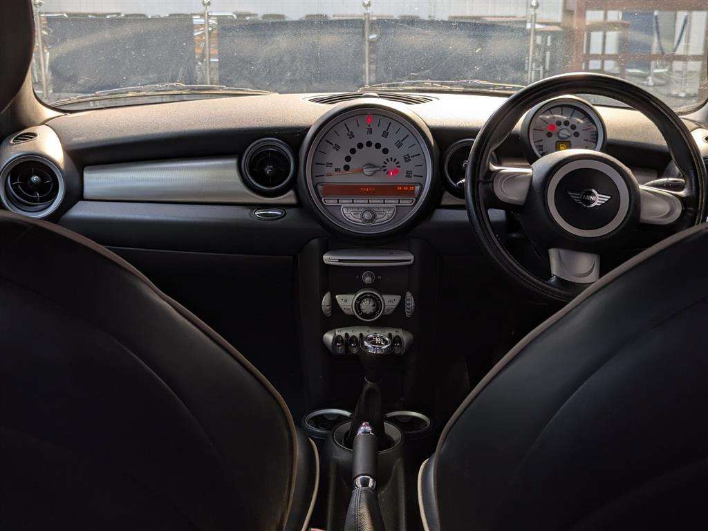 <p>2007 MINI COOPER</p>