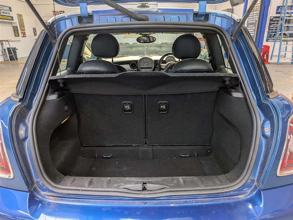 <p>2007 MINI COOPER</p>