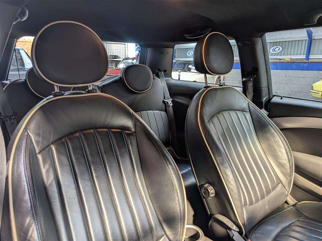 <p>2007 MINI COOPER</p>