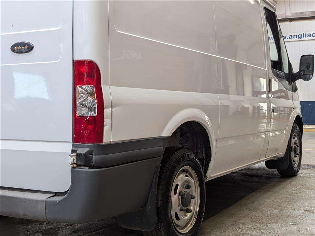 <p>2013 FORD TRANSIT 100 T260 FWD</p>