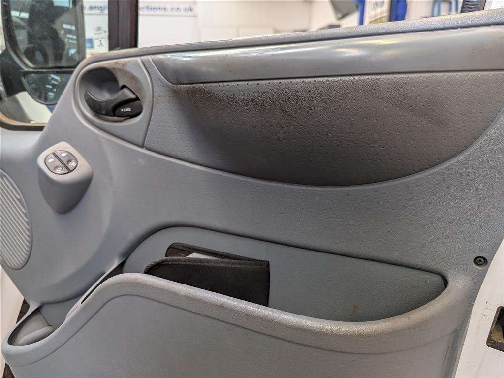 <p>2013 FORD TRANSIT 100 T260 FWD</p>