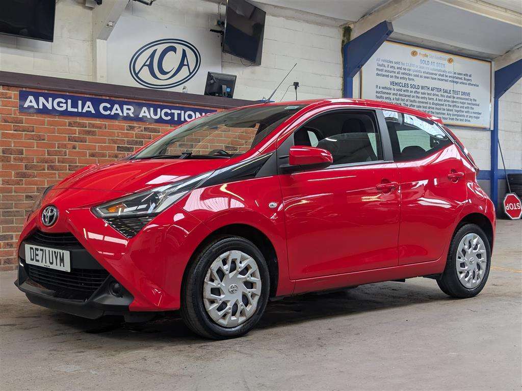 <p>2021 TOYOTA AYGO X-PLAY TSS VVT-I</p>