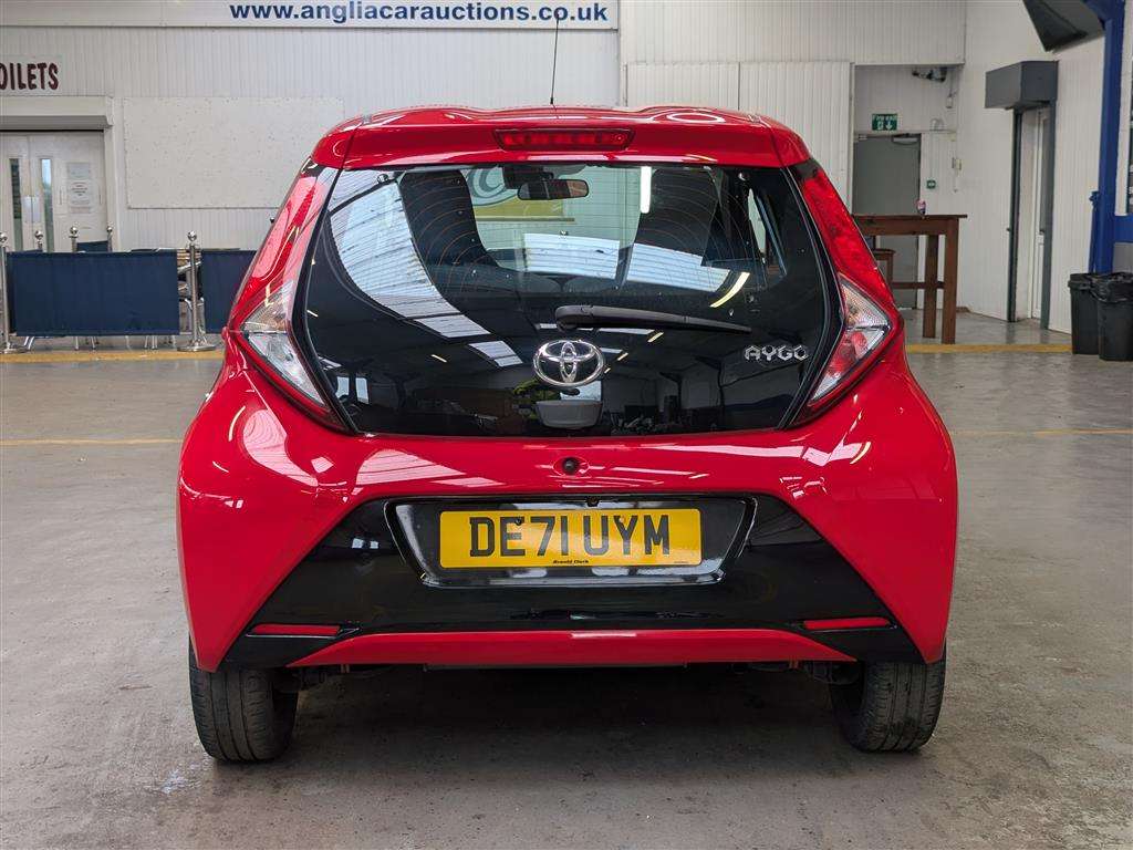 <p>2021 TOYOTA AYGO X-PLAY TSS VVT-I</p>