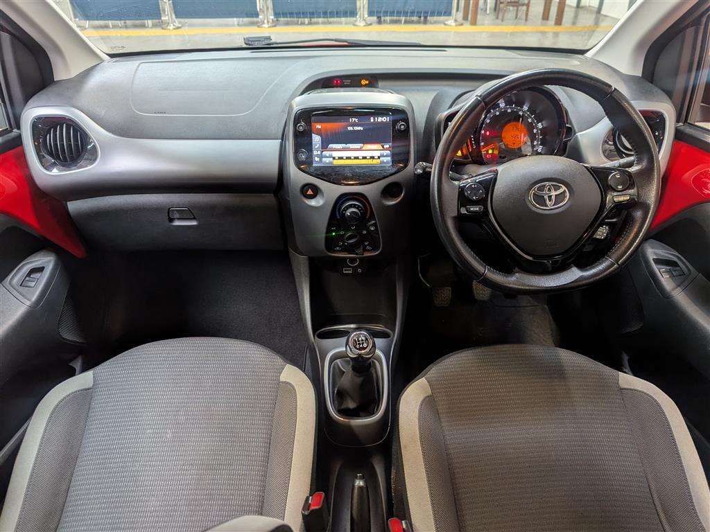 <p>2021 TOYOTA AYGO X-PLAY TSS VVT-I</p>