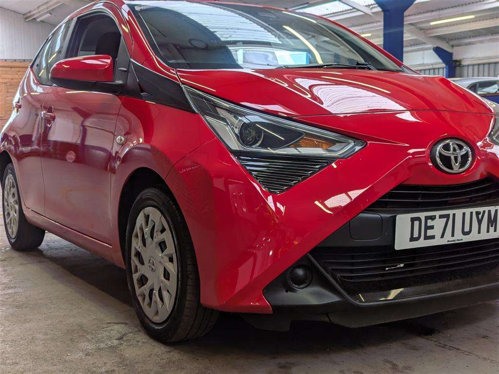 <p>2021 TOYOTA AYGO X-PLAY TSS VVT-I</p>