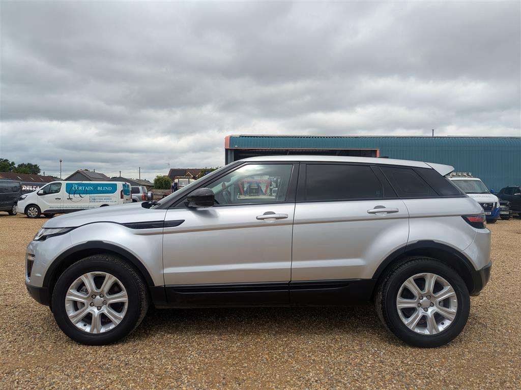 <p>2018 LAND ROVER R ROVER EVOQUE SE TECH TD</p>