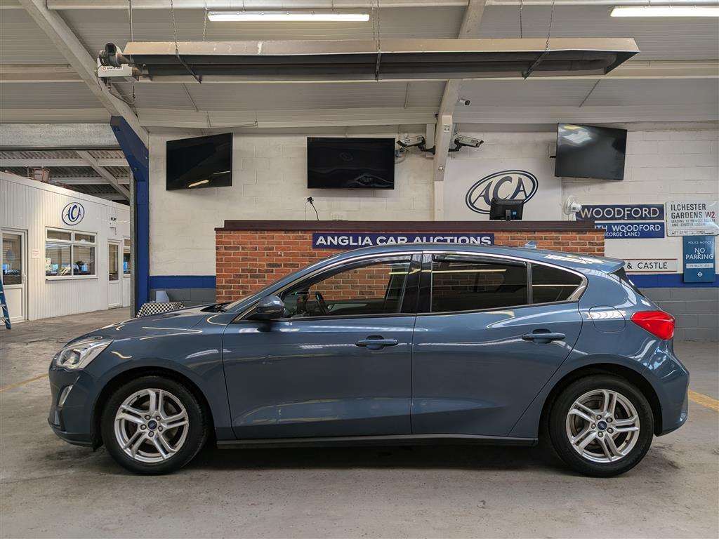 <p>2019 FORD FOCUS ZETEC</p>